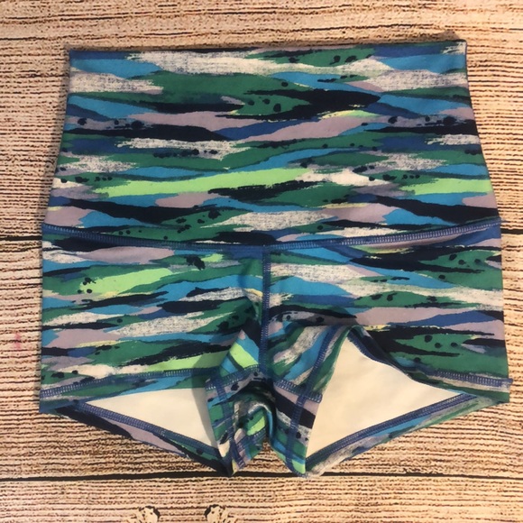 Lululemon Boogie Short (Roll Down) - Picture 3 of 10